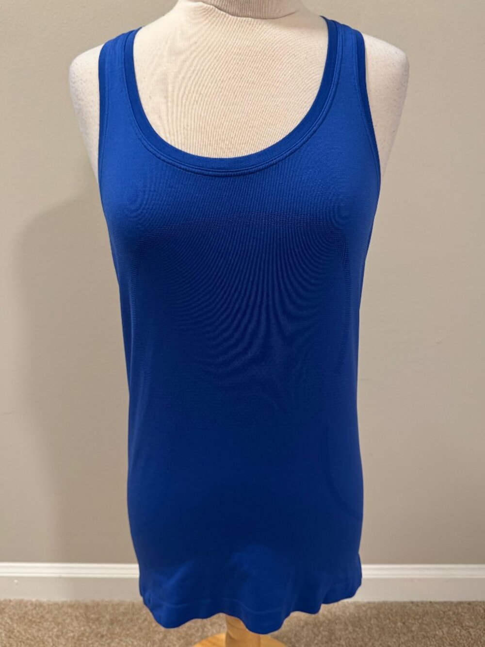 Women 8 LuLuLemon Swiftly Tech Racer Back Hip Length 25" Tank Top Royal Blue $58